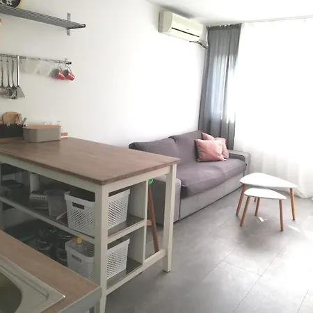 Sunny Apartment *